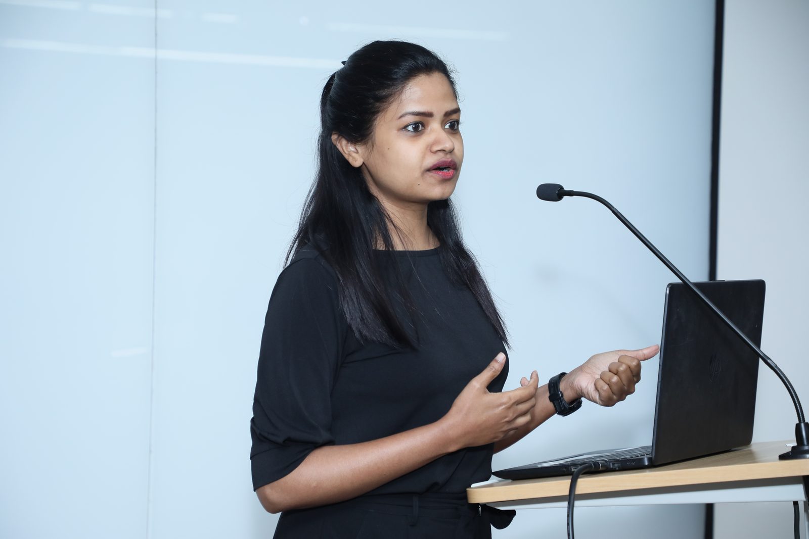 Kanan Tandi, body language expert and psychotherapist